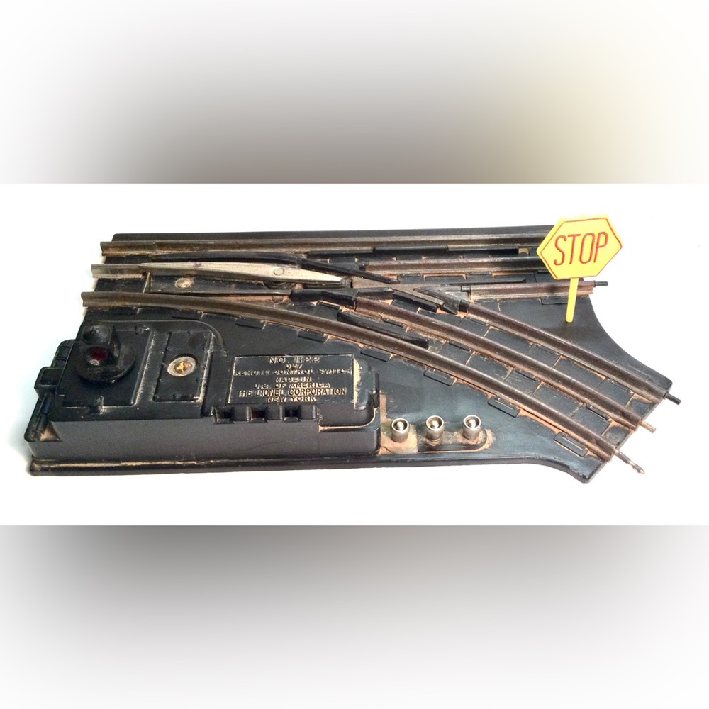 Lionel 1122 027 Right Train Switch with Switch Lantern